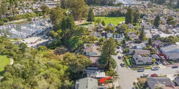 304 Harbor Drive