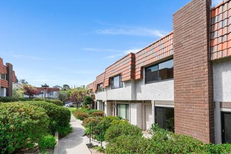 28146 Ridgecove Ct S