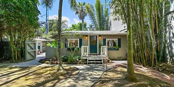 748 N Coast Highway 101