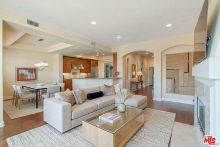 23963 De Ville Way