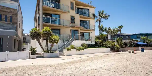2820 BAYSIDE WALK