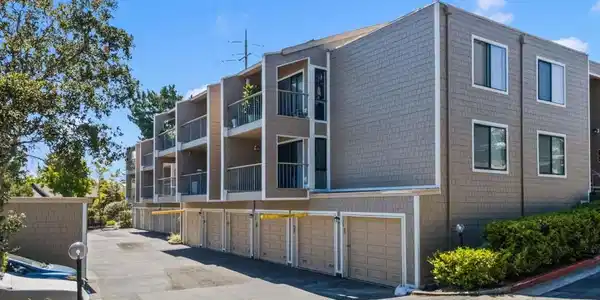 1685 Bayridge Way