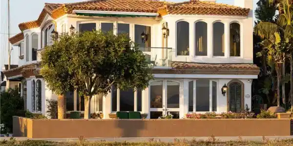 1201 E Balboa