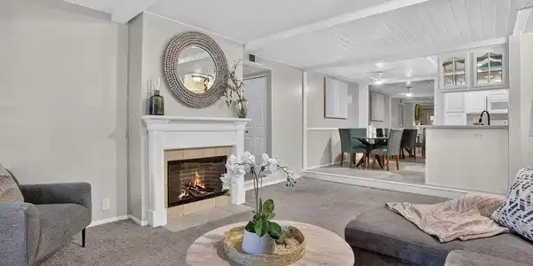 21372 Brookhurst