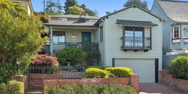 37 Kenyon Ave