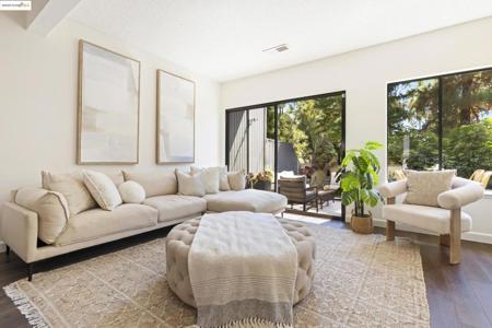 1018 Sahara Ct