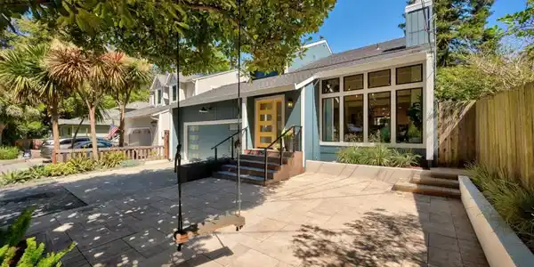 215 Nataqua Avenue