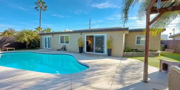 1122 Iris Ave