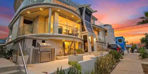 3786 Strandway