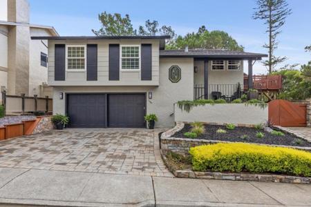 1300 Oddstad Boulevard