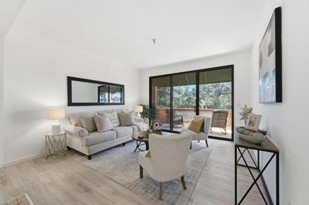 4250 El Camino Real