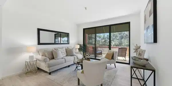 4250 El Camino Real