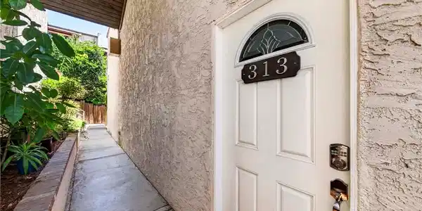 352 S Miraleste