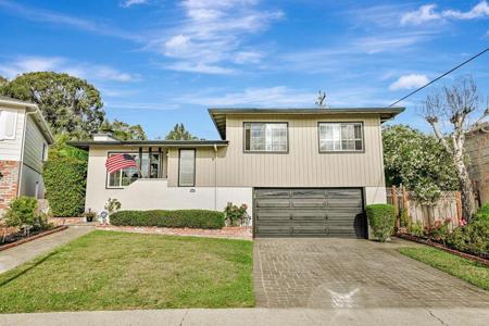 579 Hawthorne Avenue