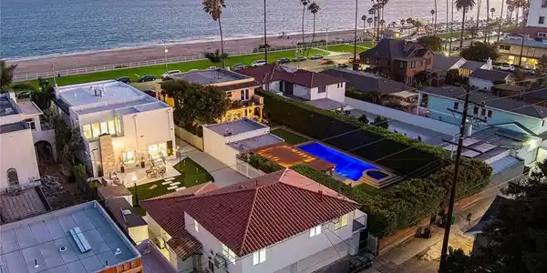 2747 E Ocean Boulevard