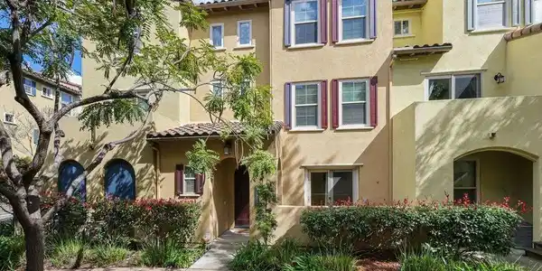 2587 Escala Circle