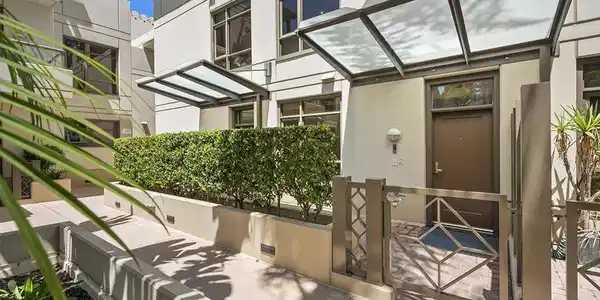 700 W E Street
