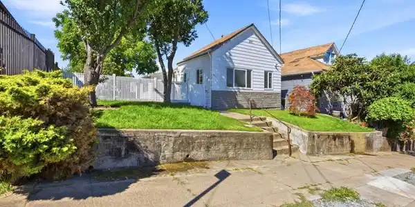 3007 Bona St