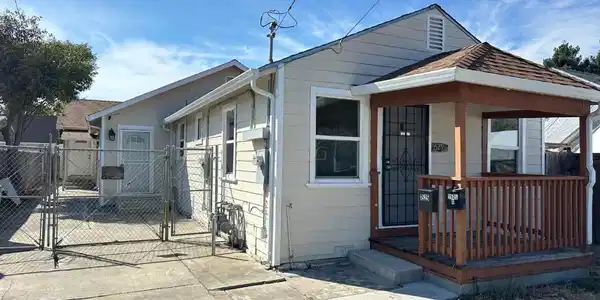 1525 Thrush Avenue