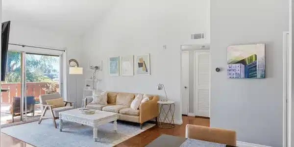 384 Redondo
