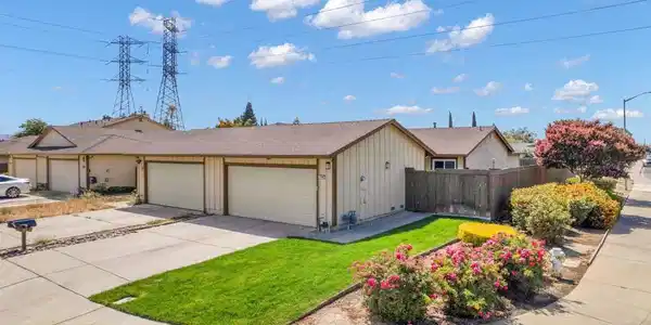 1300 Trembath Ln