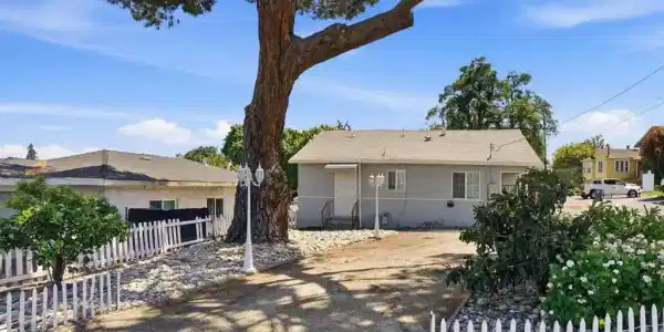 1370 Vine Ave