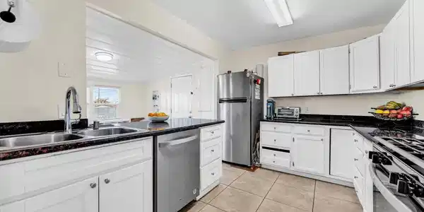 104 Alvarado Ave