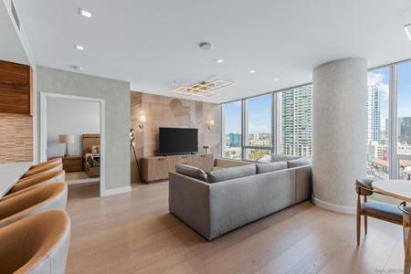 888 W E Street