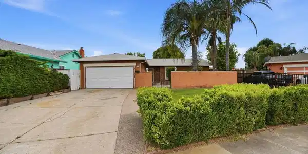 2705 Adobe Ct