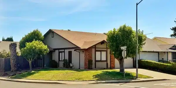 460 Lisa Ann St