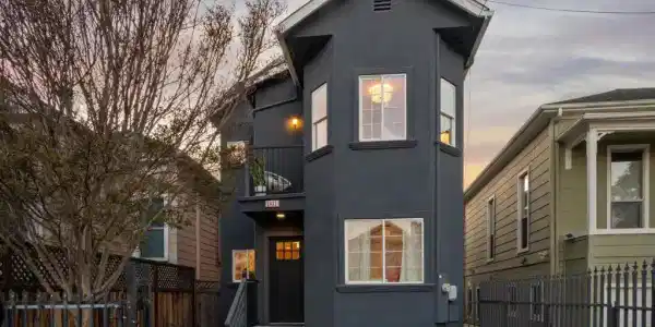 2431 LINDEN STREET