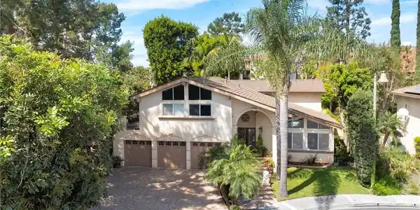 701 Pepper Tree