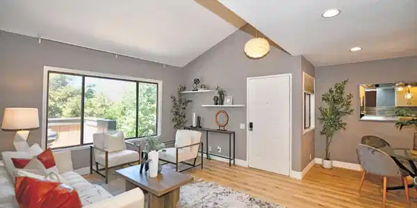 181 E Warren