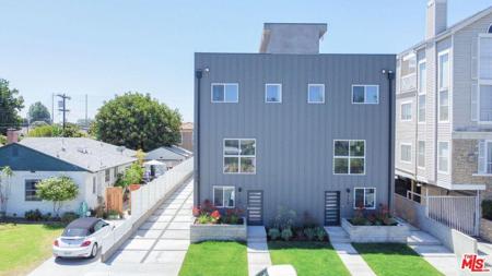 6754 W 86th Place