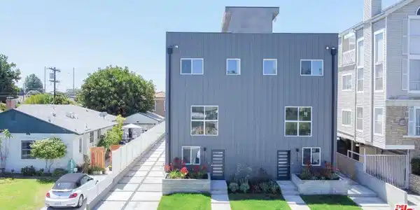 6754 W 86th Place