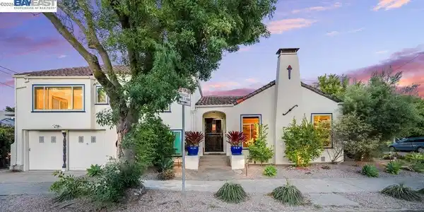 1800 Versailles Ave
