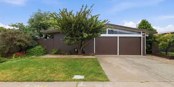 692 Edna Way
