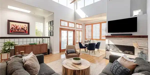 716 Manhattan Beach Blvd