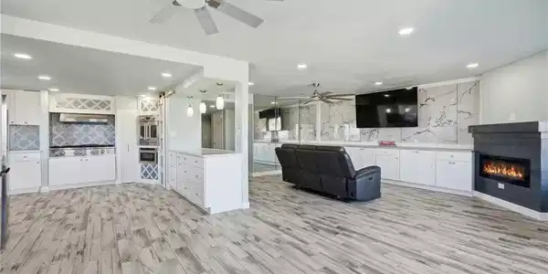 2222 S Mesa