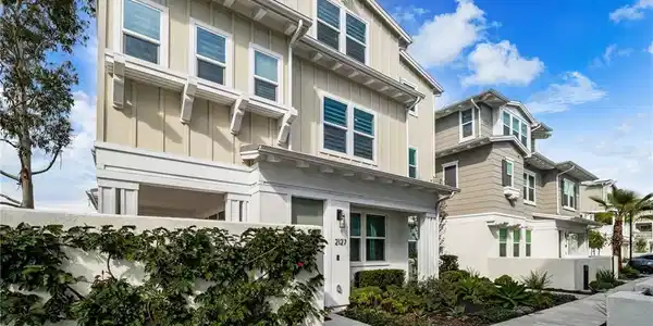 2127 Cresta