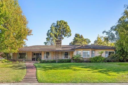 1735 Crockett Lane