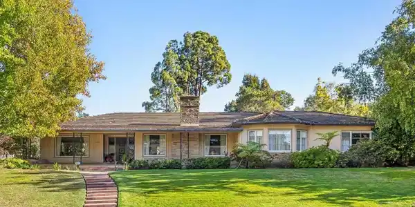 1735 Crockett Lane