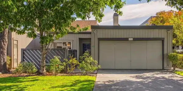 1042 Mangrove Ln