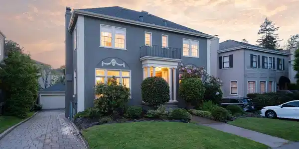 835 Grosvenor Pl