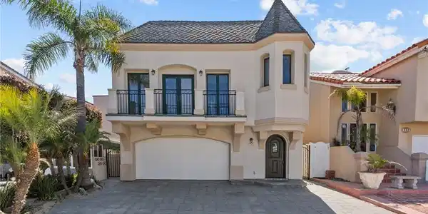 3933 Sunset Lane