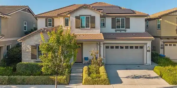 39452 Dragonfly Street
