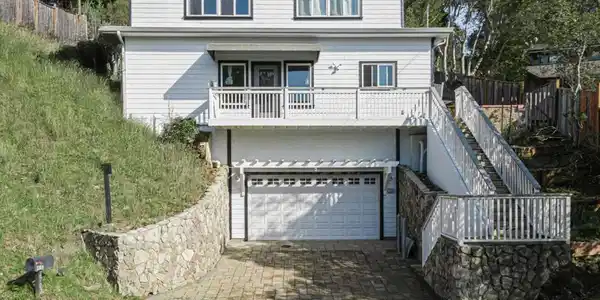 2702 Monte Cresta Dr