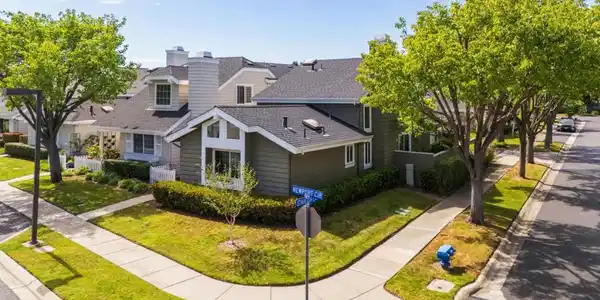 869 Newport Circle