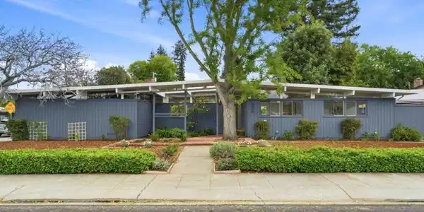 226 Ely Place