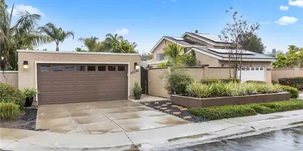 28092 Pinnacles Court